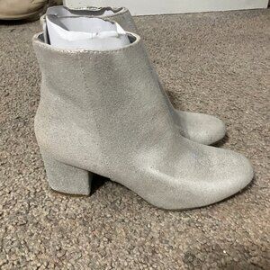Woman's ankle boots